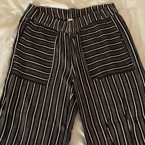 LOFT wide leg flowy stretchy pants size extra small can fit up to a medium